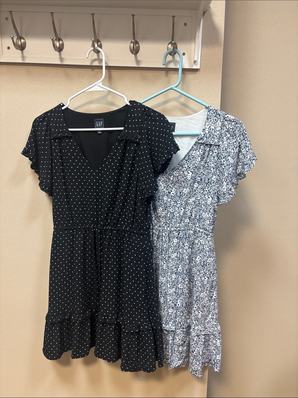 GAP W’s XS Petite Black Polka Dot & Light Blue Floral Flutter Sleeve Dresses